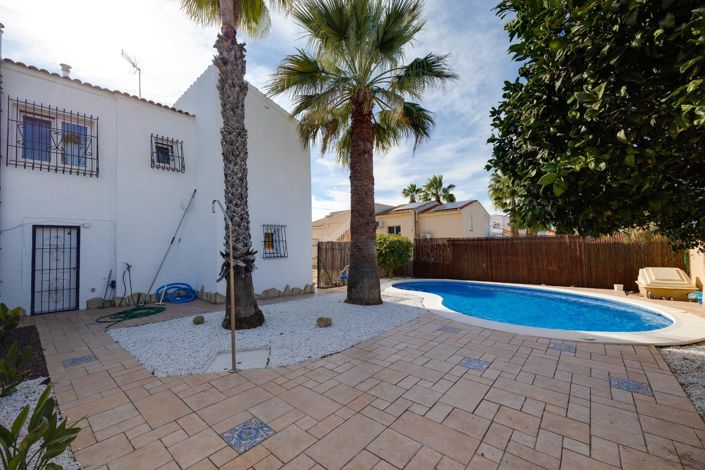 Image No.44-3 Bed Property for sale