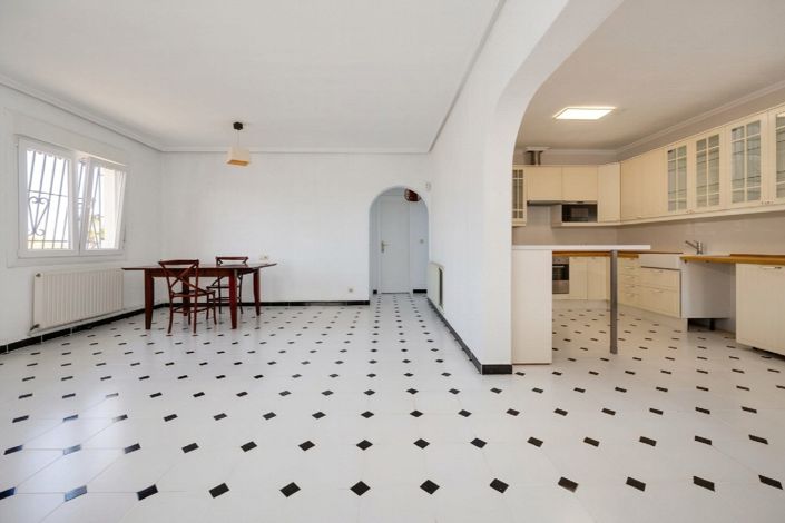Image No.6-3 Bed Property for sale
