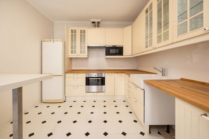 Image No.8-3 Bed Property for sale