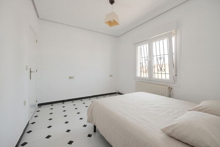 Image No.9-3 Bed Property for sale