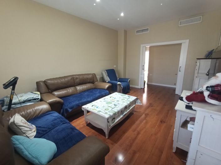 Image No.14-4 Bed Townhouse for sale