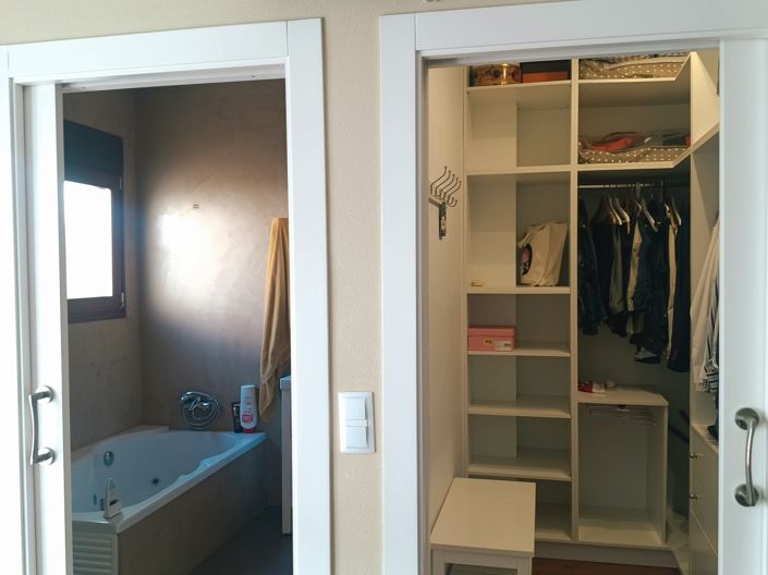 Image No.23-4 Bed Townhouse for sale