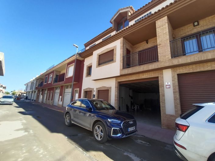Image No.3-4 Bed Townhouse for sale