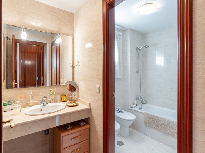 Image No.12-3 Bed Apartment for sale