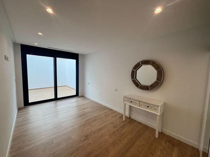 Image No.8-4 Bed Villa for sale