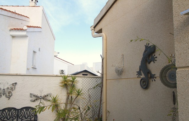 Image No.27-2 Bed Villa for sale