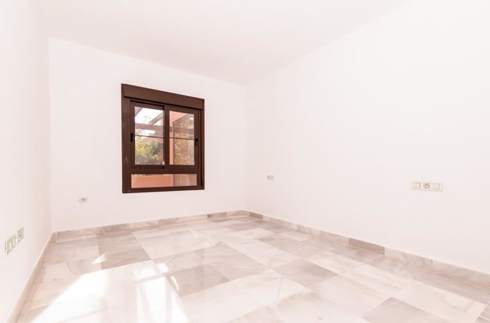 Image No.11-4 Bed House for sale