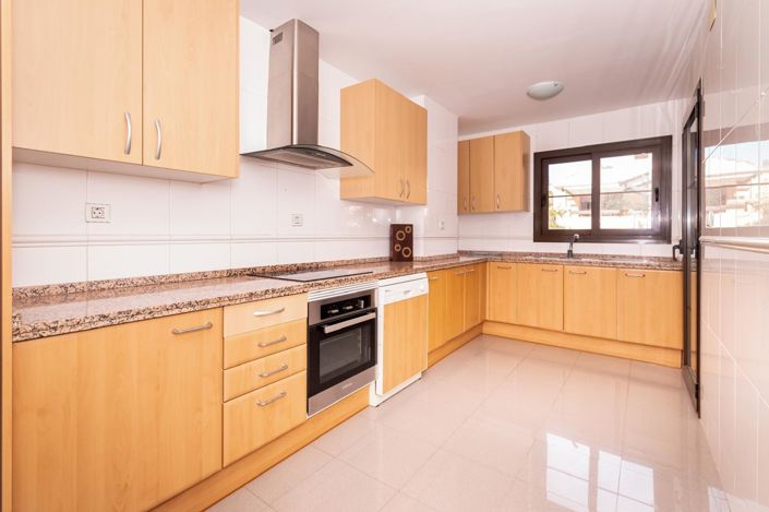 Image No.7-4 Bed House for sale