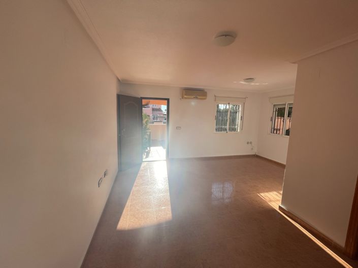 Image No.11-3 Bed Townhouse for sale