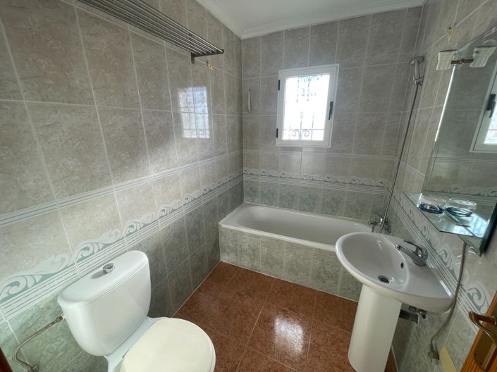 Image No.14-3 Bed Townhouse for sale