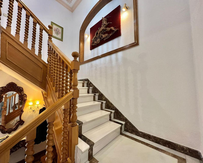 Image No.10-5 Bed House for sale