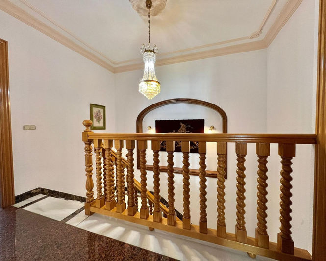 Image No.19-5 Bed House for sale