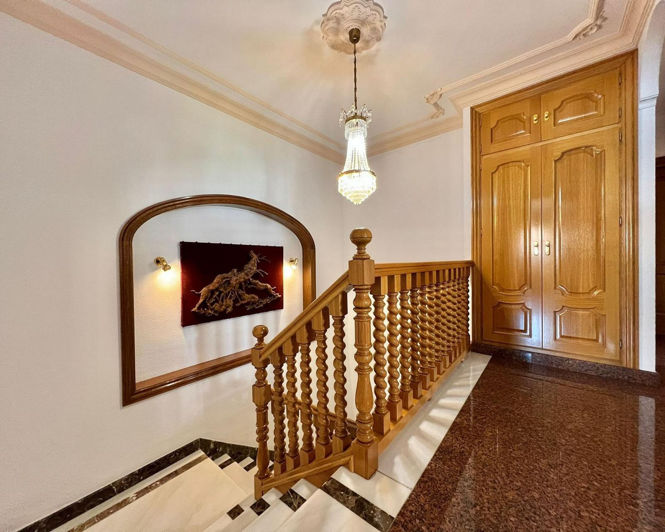 Image No.20-5 Bed House for sale