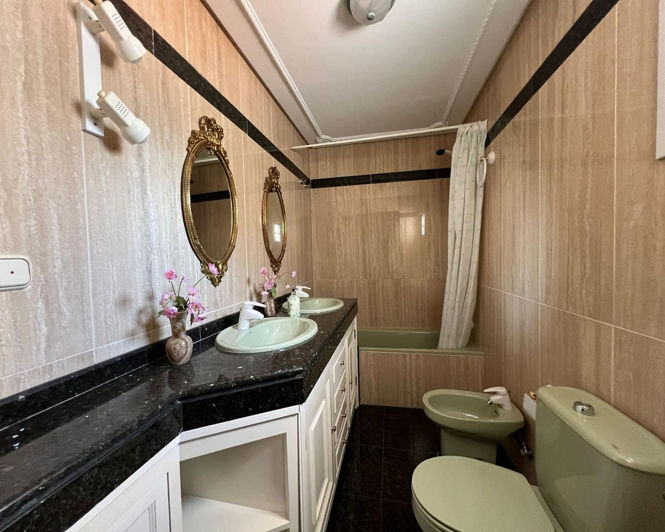 Image No.27-5 Bed House for sale