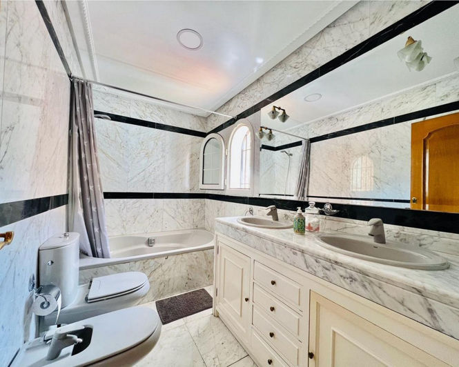 Image No.29-5 Bed House for sale