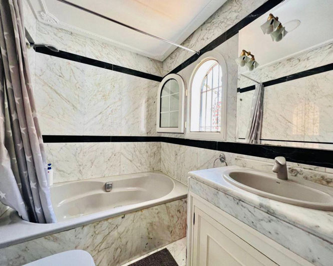 Image No.30-5 Bed House for sale