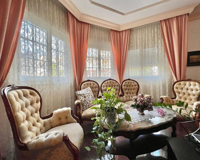 Image No.8-5 Bed House for sale