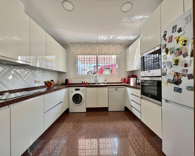 Image No.9-5 Bed House for sale