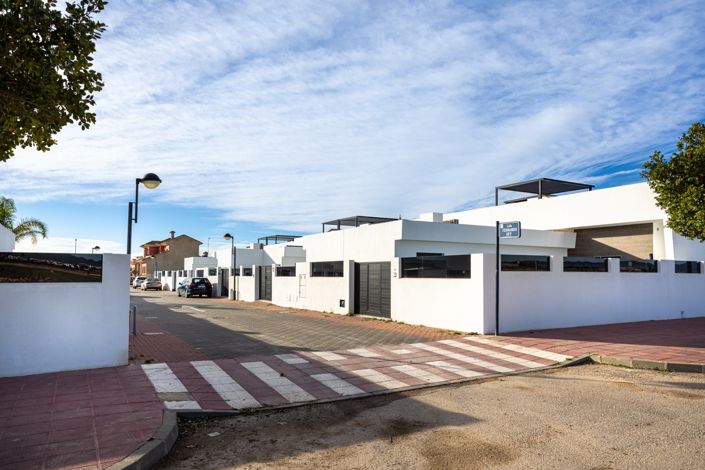 Image No.26-3 Bed Property for sale
