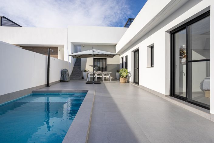 Image No.40-3 Bed Property for sale