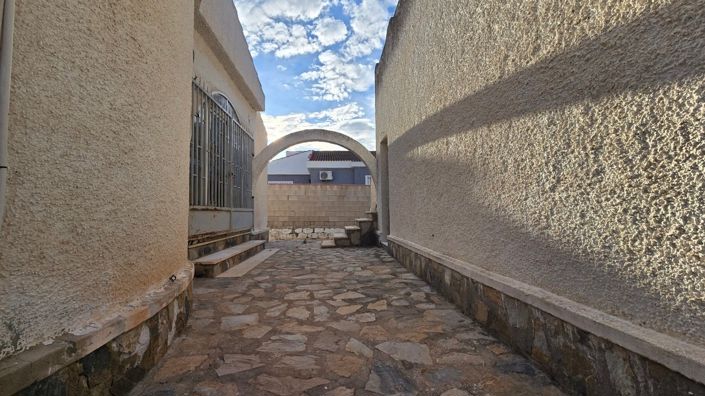 Image No.25-3 Bed Villa for sale