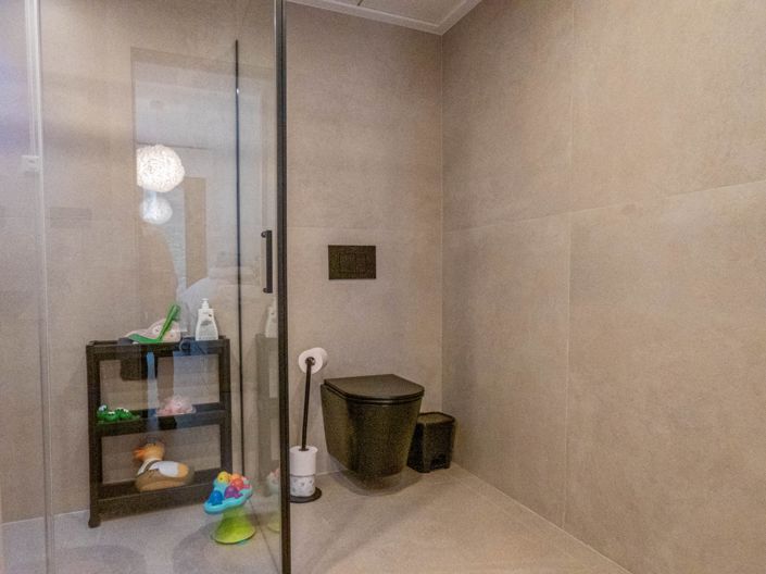 Image No.21-3 Bed House for sale
