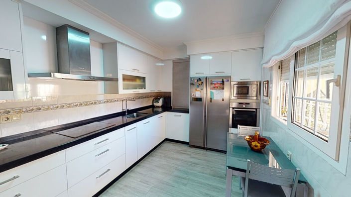 Image No.4-6 Bed Villa for sale