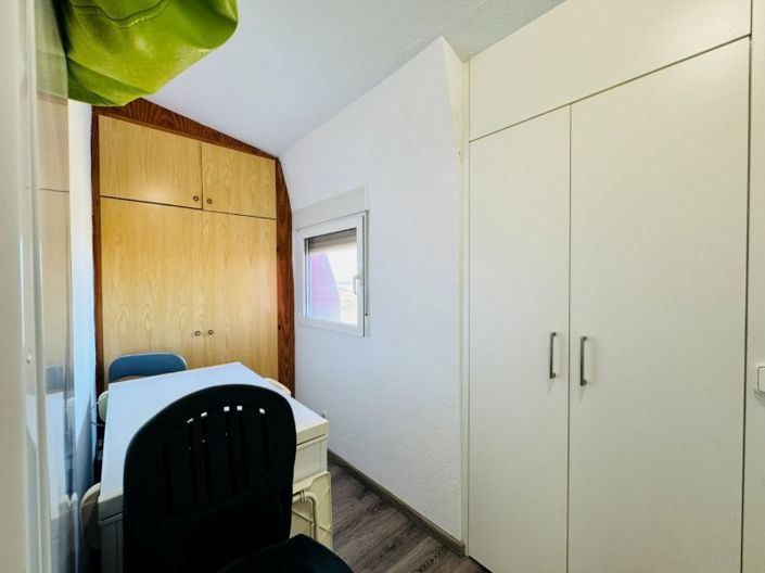 Image No.20-3 Bed Apartment for sale
