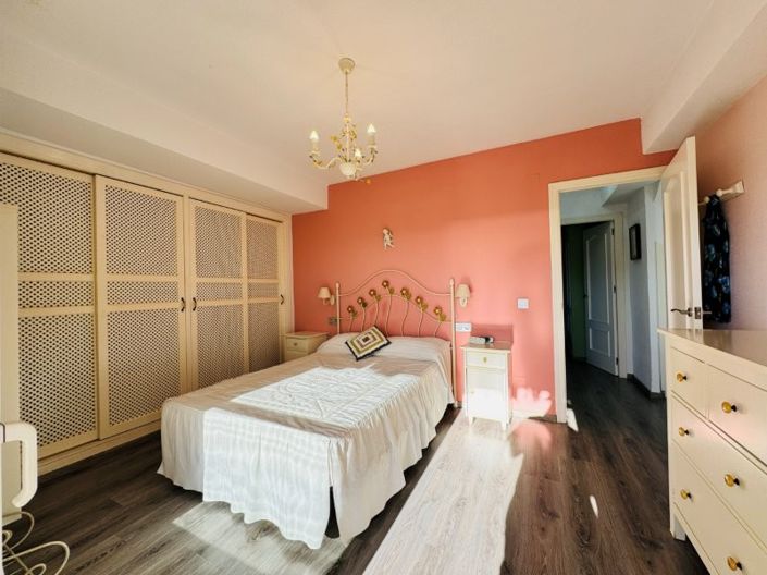 Image No.22-3 Bed Apartment for sale