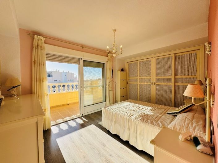 Image No.25-3 Bed Apartment for sale