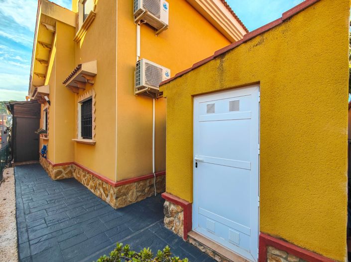 Image No.10-3 Bed Villa for sale