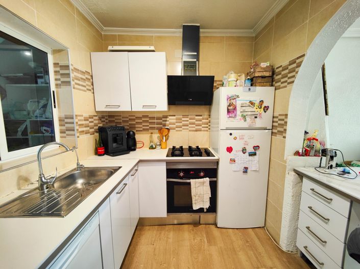 Image No.23-4 Bed Townhouse for sale