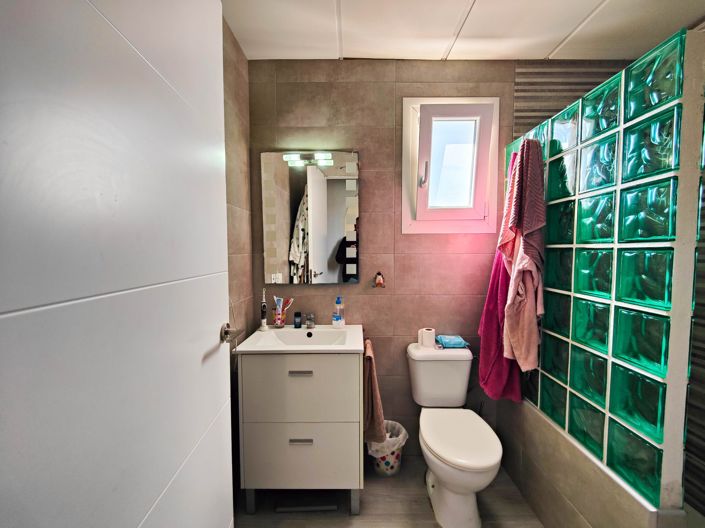 Image No.27-4 Bed Townhouse for sale