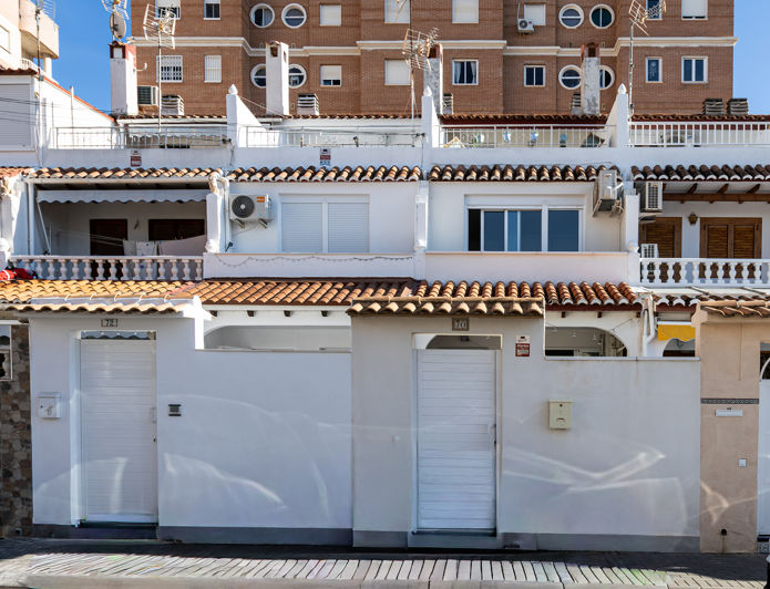 Image No.44-3 Bed Townhouse for sale