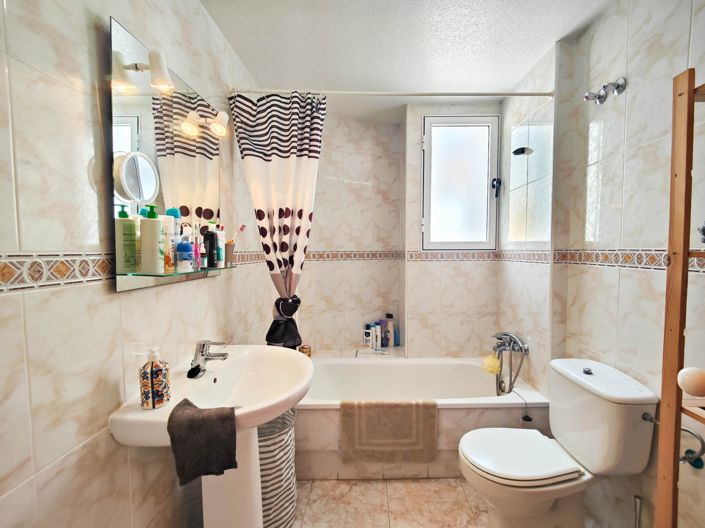 Image No.26-3 Bed Townhouse for sale