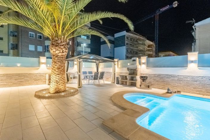 Image No.49-4 Bed Townhouse for sale