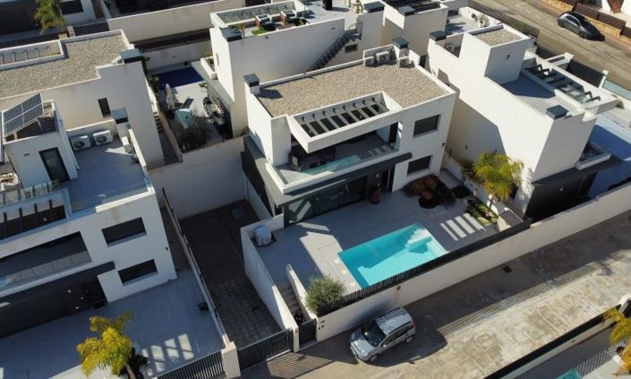 Image No.10-3 Bed Villa for sale