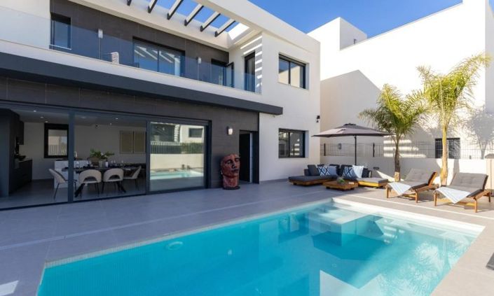 Image No.13-3 Bed Property for sale