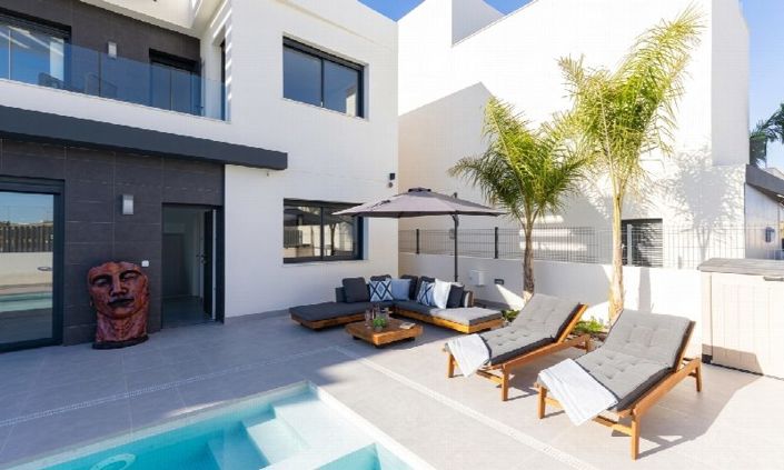 Image No.21-3 Bed Property for sale