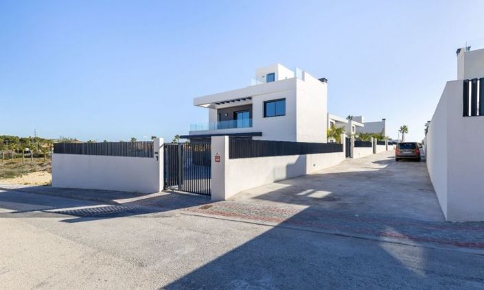 Image No.28-3 Bed Property for sale