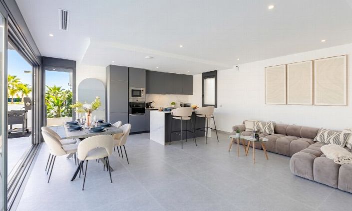 Image No.37-3 Bed Property for sale