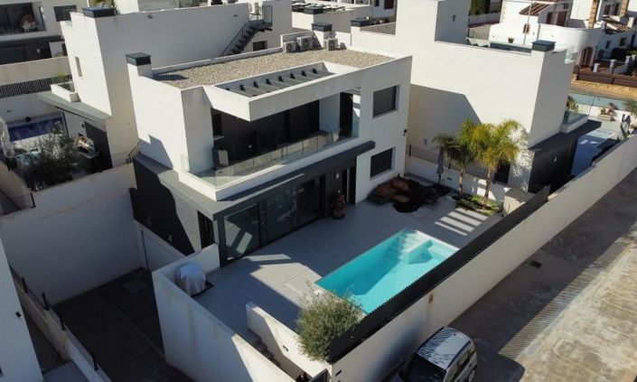 Image No.8-3 Bed Villa for sale