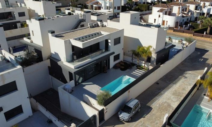 Image No.9-3 Bed Property for sale