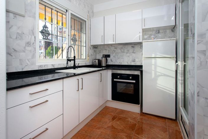 Image No.11-2 Bed Townhouse for sale