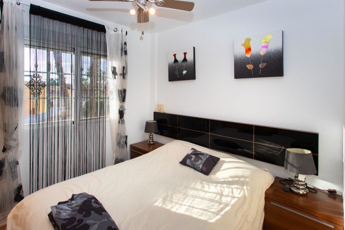 Image No.26-2 Bed Townhouse for sale