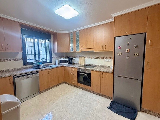 Image No.15-3 Bed Townhouse for sale