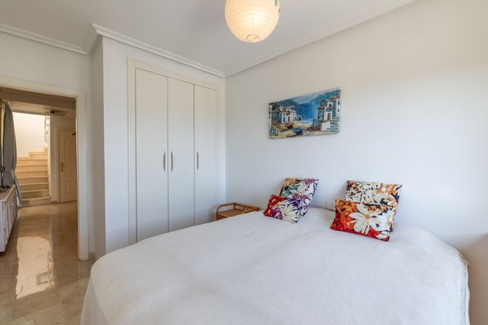 Image No.20-3 Bed Apartment for sale