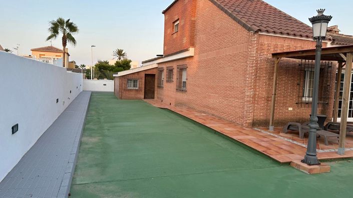 Image No.6-4 Bed Villa for sale