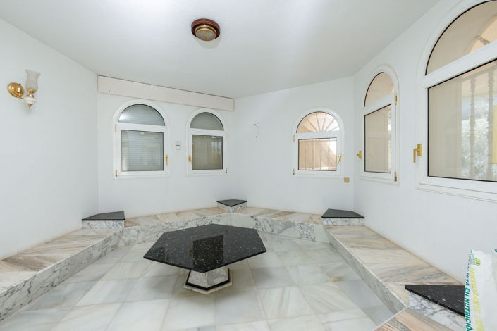 Image No.6-9 Bed Villa for sale