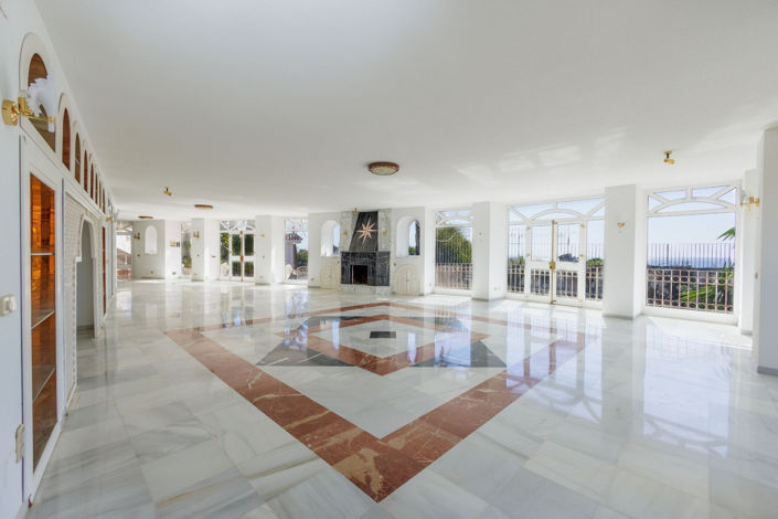 Image No.7-9 Bed Villa for sale